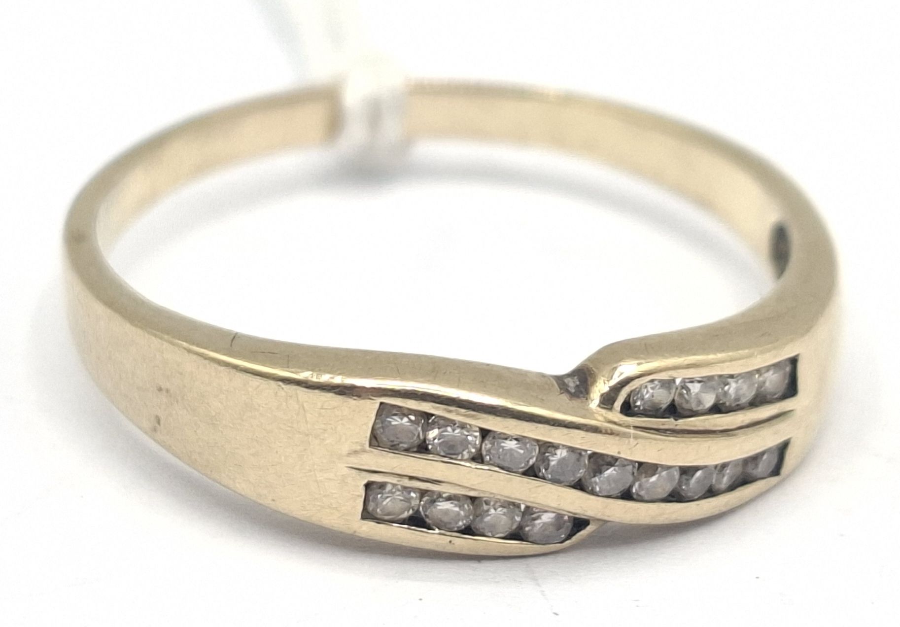 9ct Diamond Row Ring