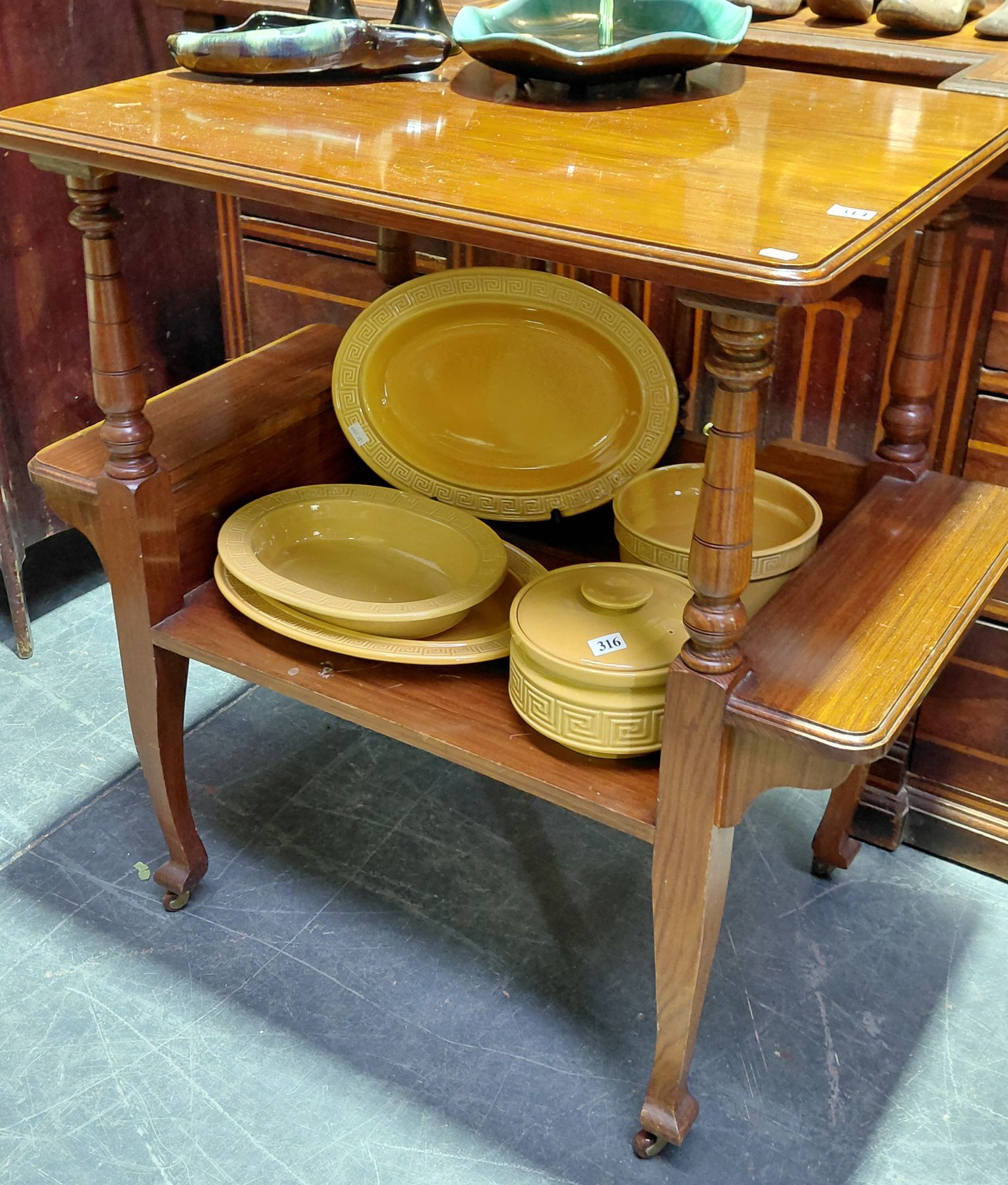 OCCASIONAL TABLE