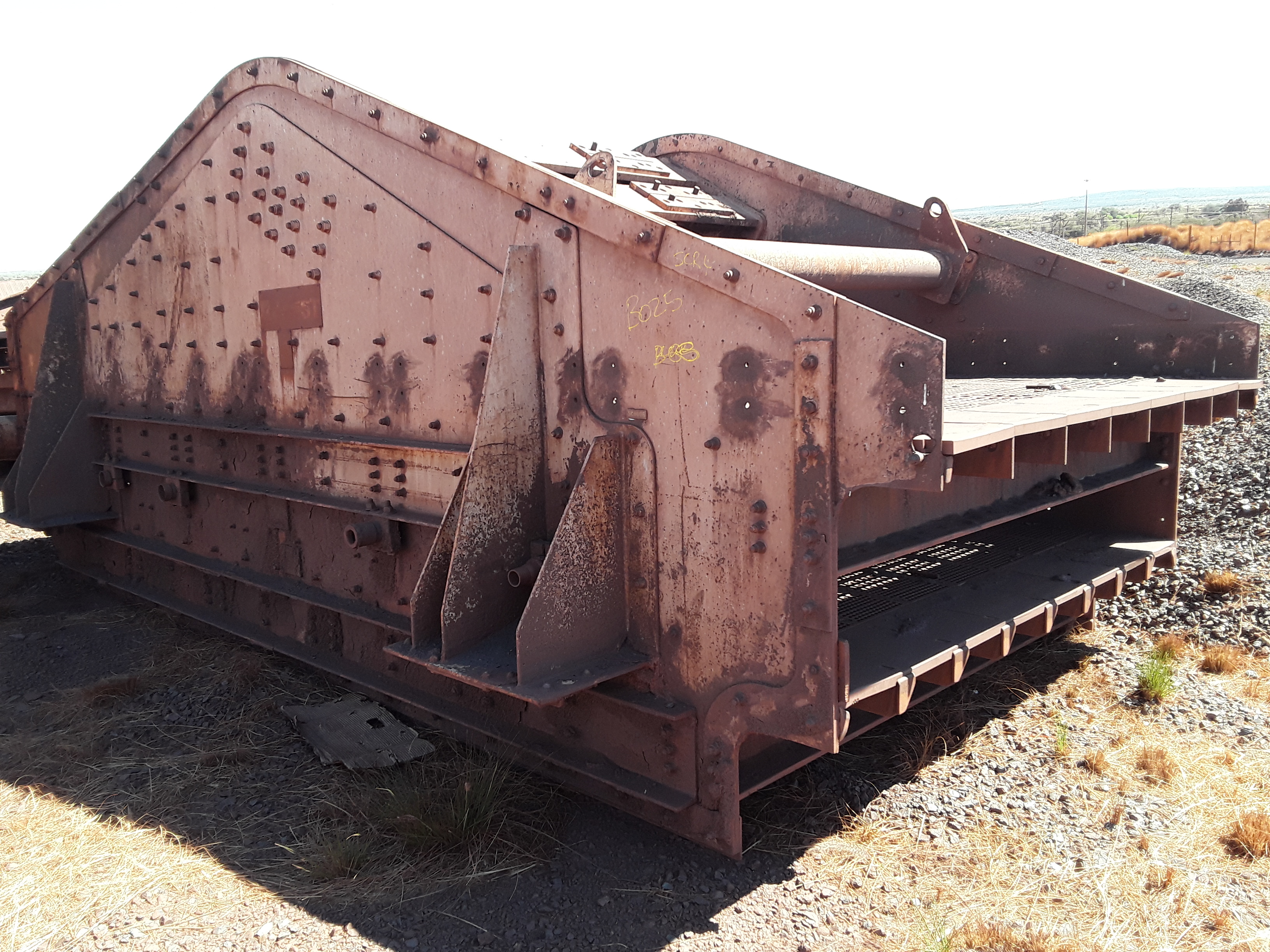 B0252012 JOEST VIBRATING SCREEN (2400 X 61) Aucor