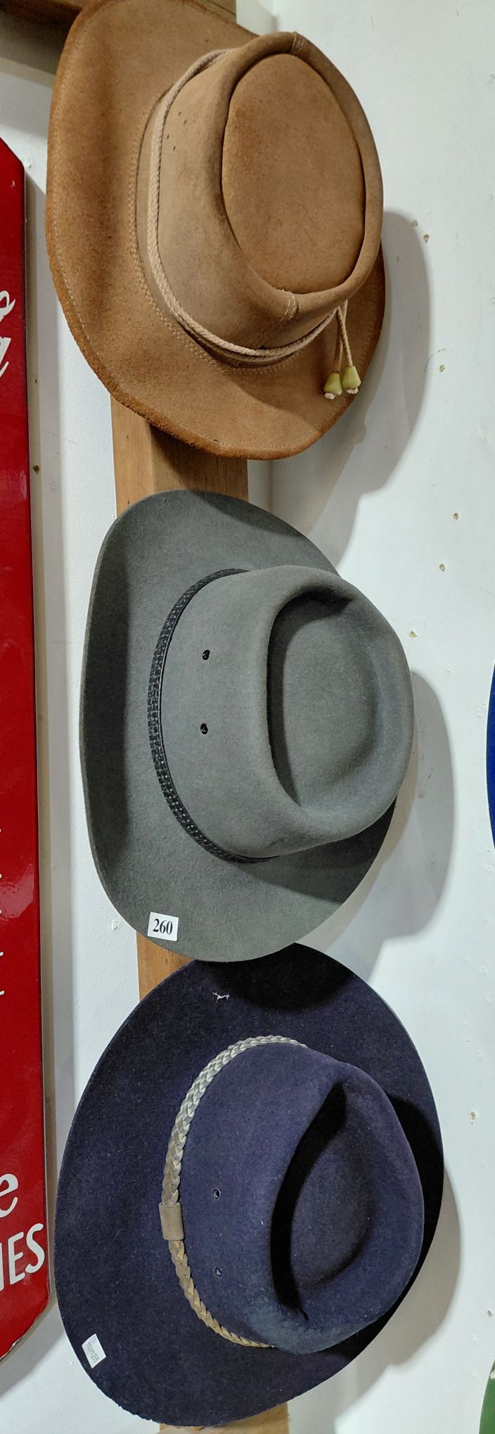 260 · MENS LEATHER AND FUR FELT HATS