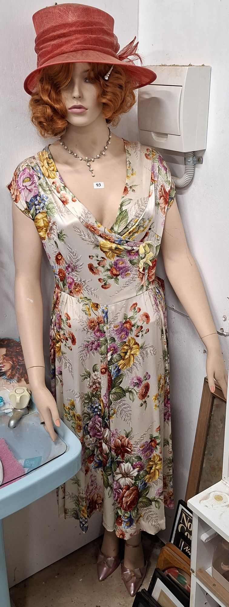 MANNEQUIN AND CLOTHING