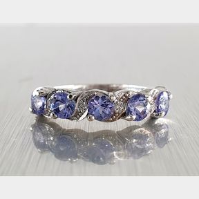 9CTWHITE GOLD RING WITH 1.00CT TANZANITES & 5 ROUND DIAMONDS - 51929/3617