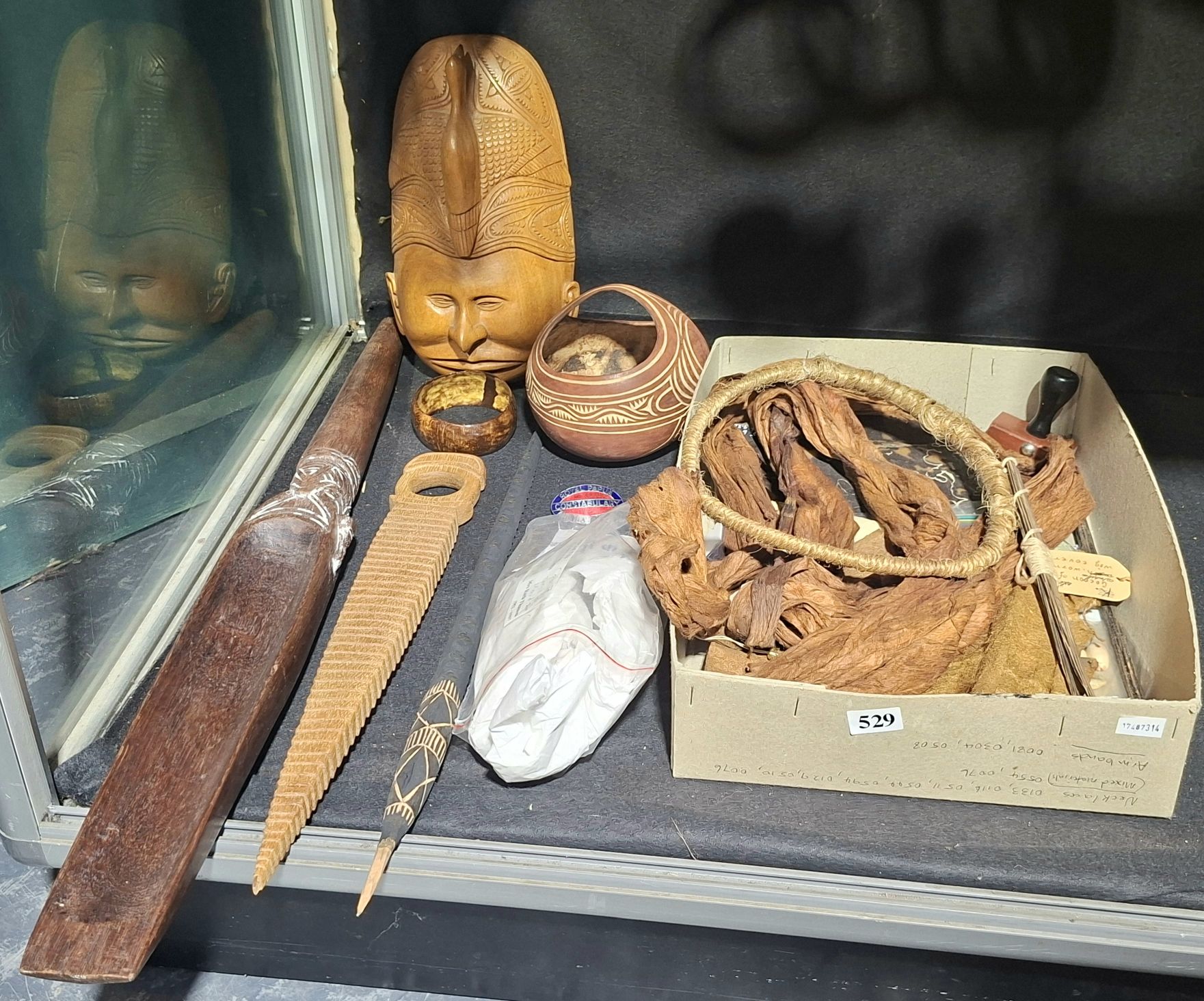 529 · P.N.G. MIXED CARVINGS