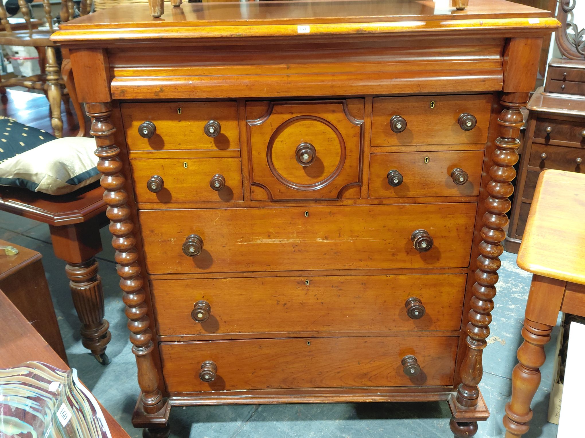 161 · CEDAR CHEST OF DRAWERS