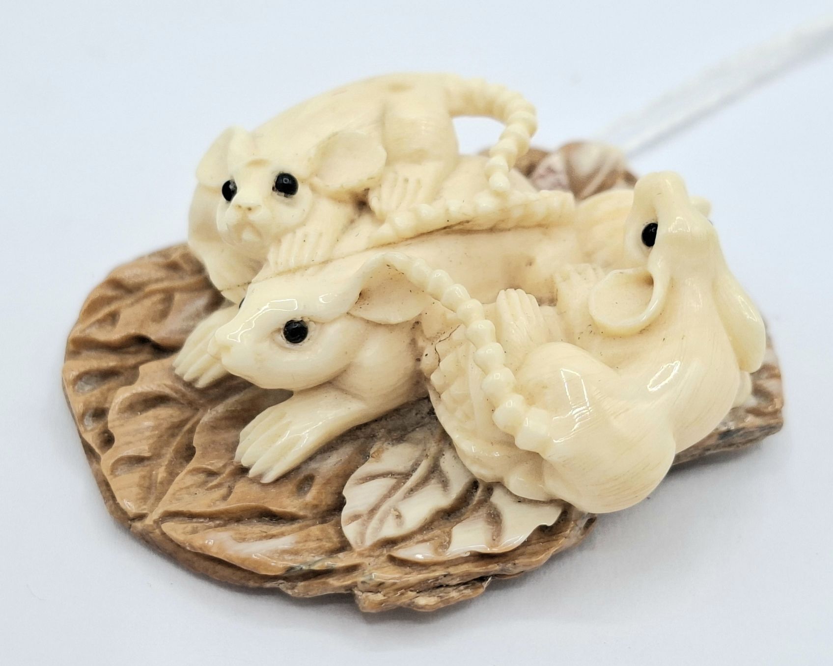 94 · JAPANESE CARVED IVORY NETSUKE