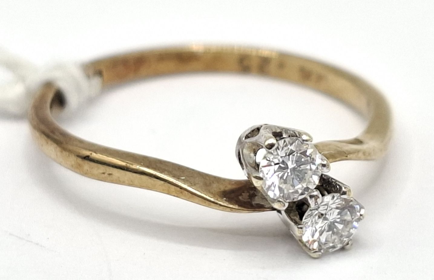1123 · 9CT GOLD DIAMOND RING