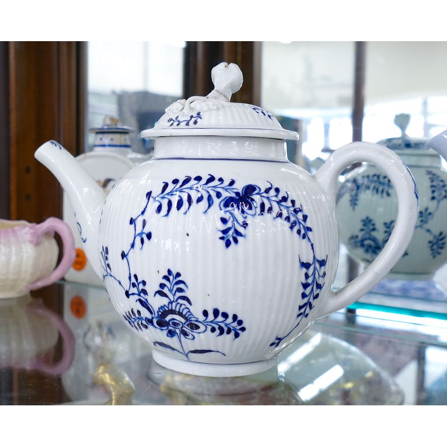 Antique Meissen Style Blue Onion Teapot 8'' - Repaired finial