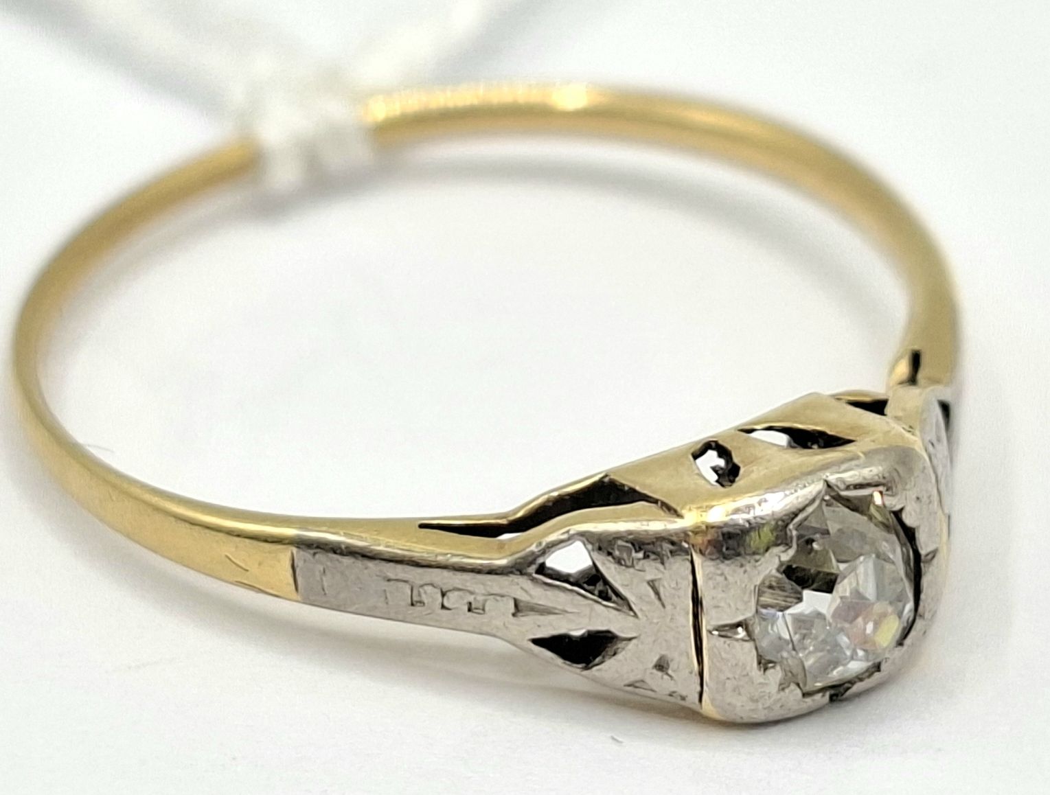 1078 · 9CT GOLD DIAMOND RING