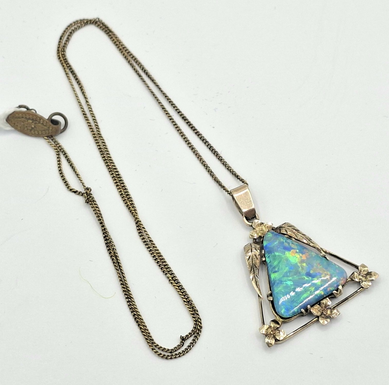 1104 · 9CT GOLD OPAL PENDANT