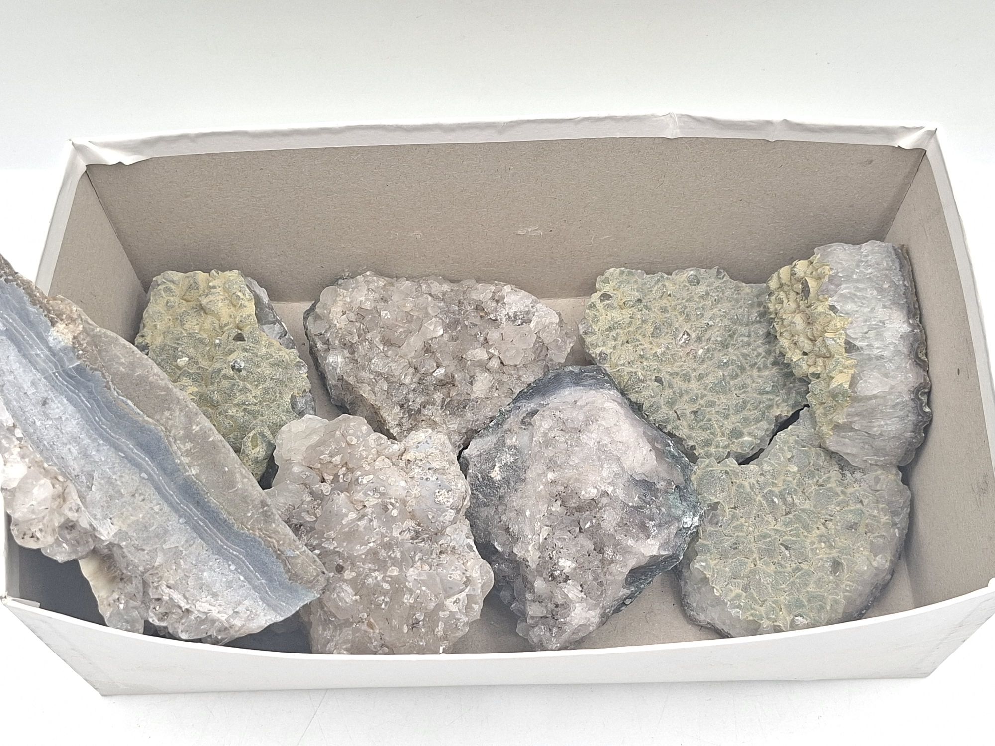 135 · 4.1 KILOS VARIOUS CRYSTALS
