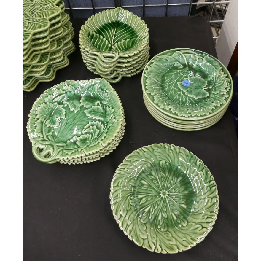 18pc Leaf Plates 8.5''