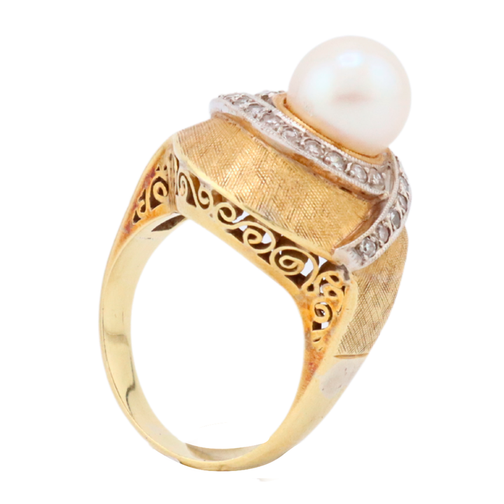 Anillo con perla y diamantes