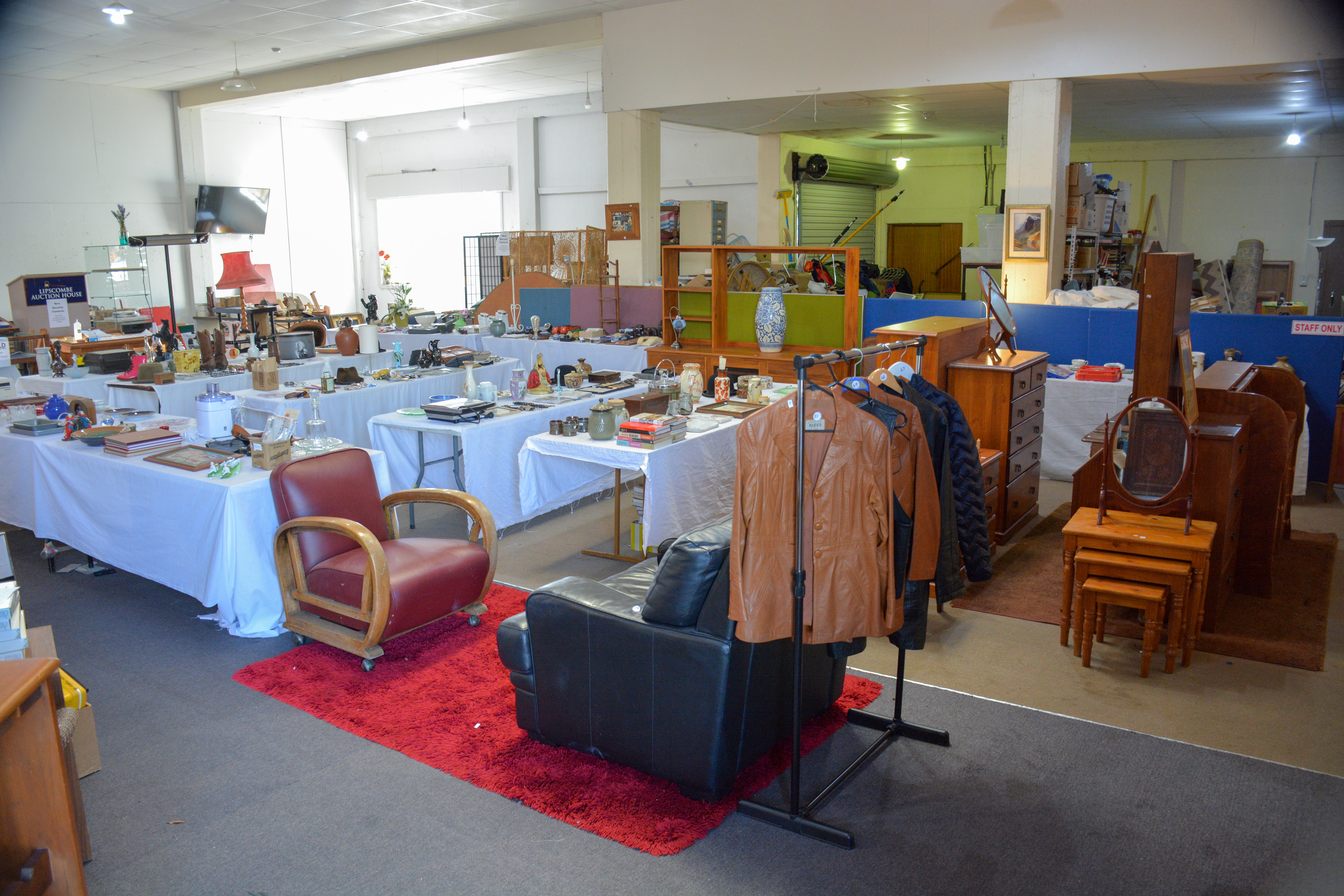 Furniture and Collectable Auction | Lipscombe Auction House Limited