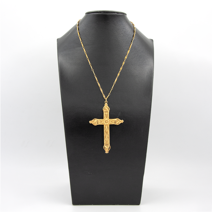 Cruz de filigrana con cadena