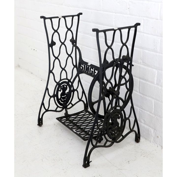 SINGER SEWING MACHINE BASE