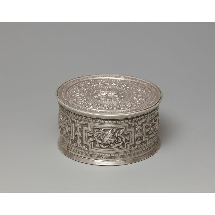 A Shan silver lidded box. Myanmar, Shan-States. 20th century