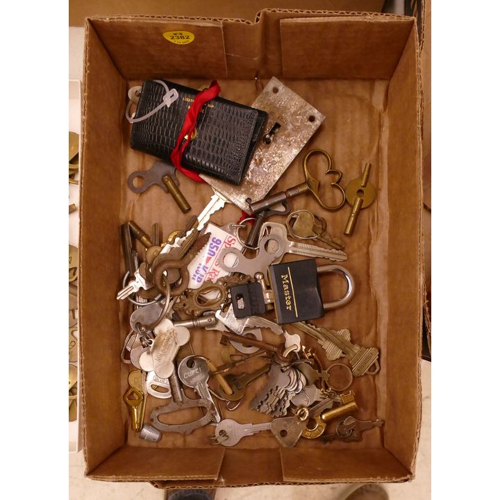 Box Vintage & Antique Keys
