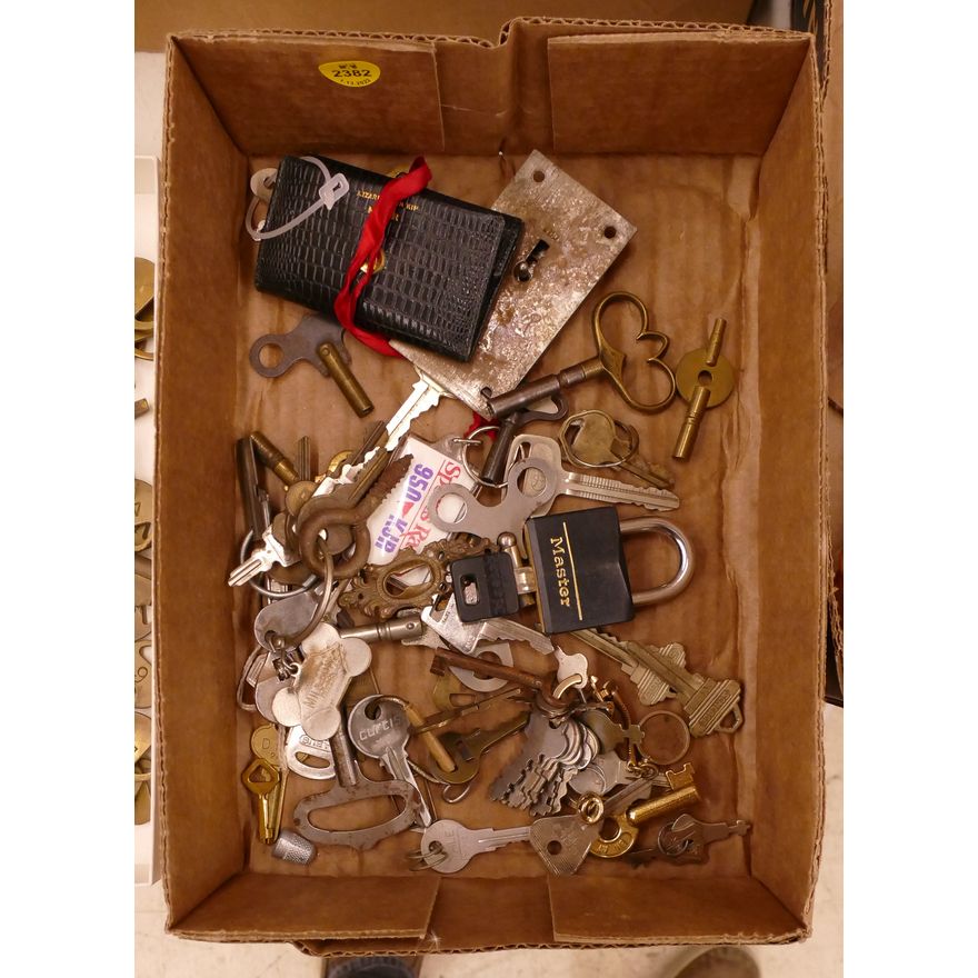 Box Vintage & Antique Keys