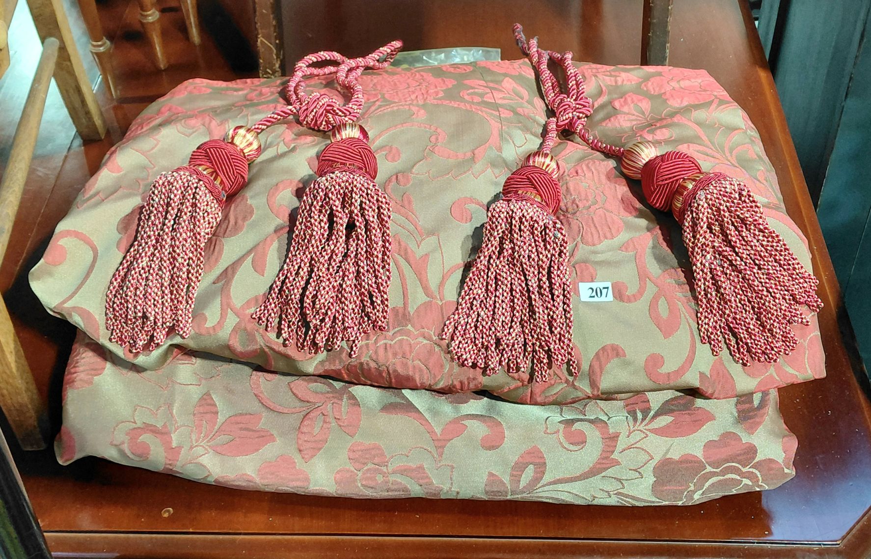 207 · PAIR OF CURTAINS AND TASSLES
