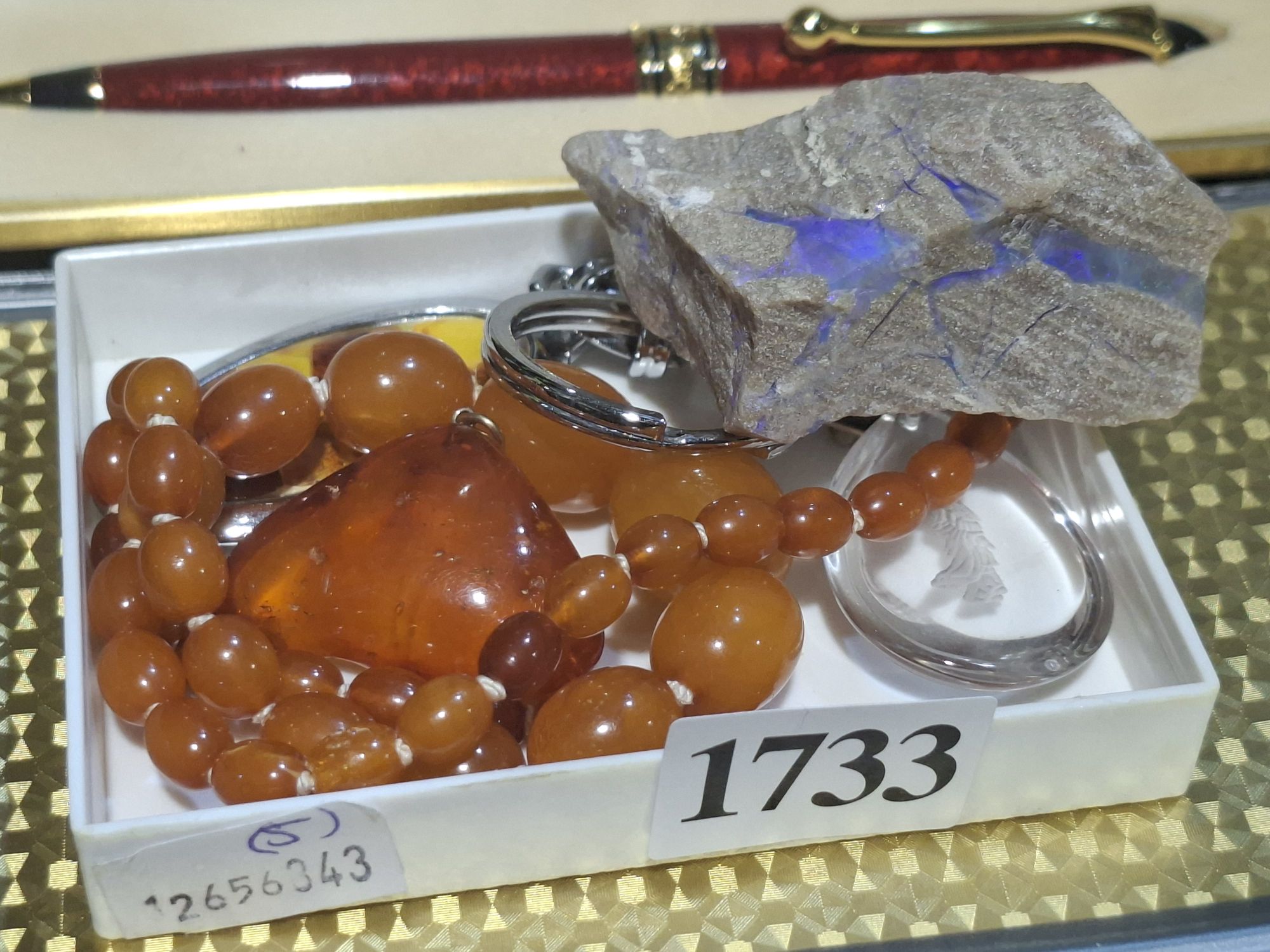 CRYSTAL, AMBER AND OPAL SPECIMENS