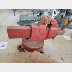 Antique American scale company #63N 4in. Bench vise