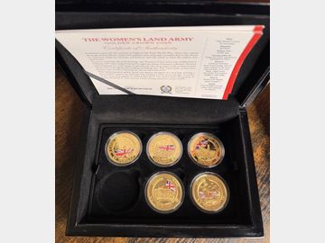 15 x COMMEMORATIVE GOLD LAYERED COINS BOXED
