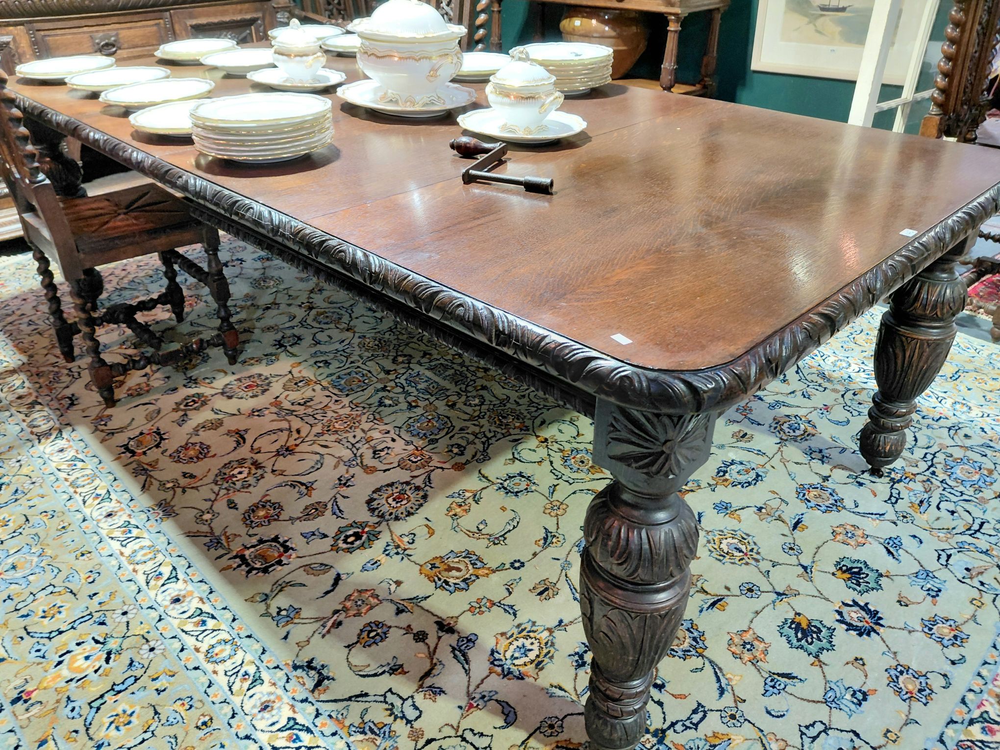 642 · EXTENSION DINING TABLE
