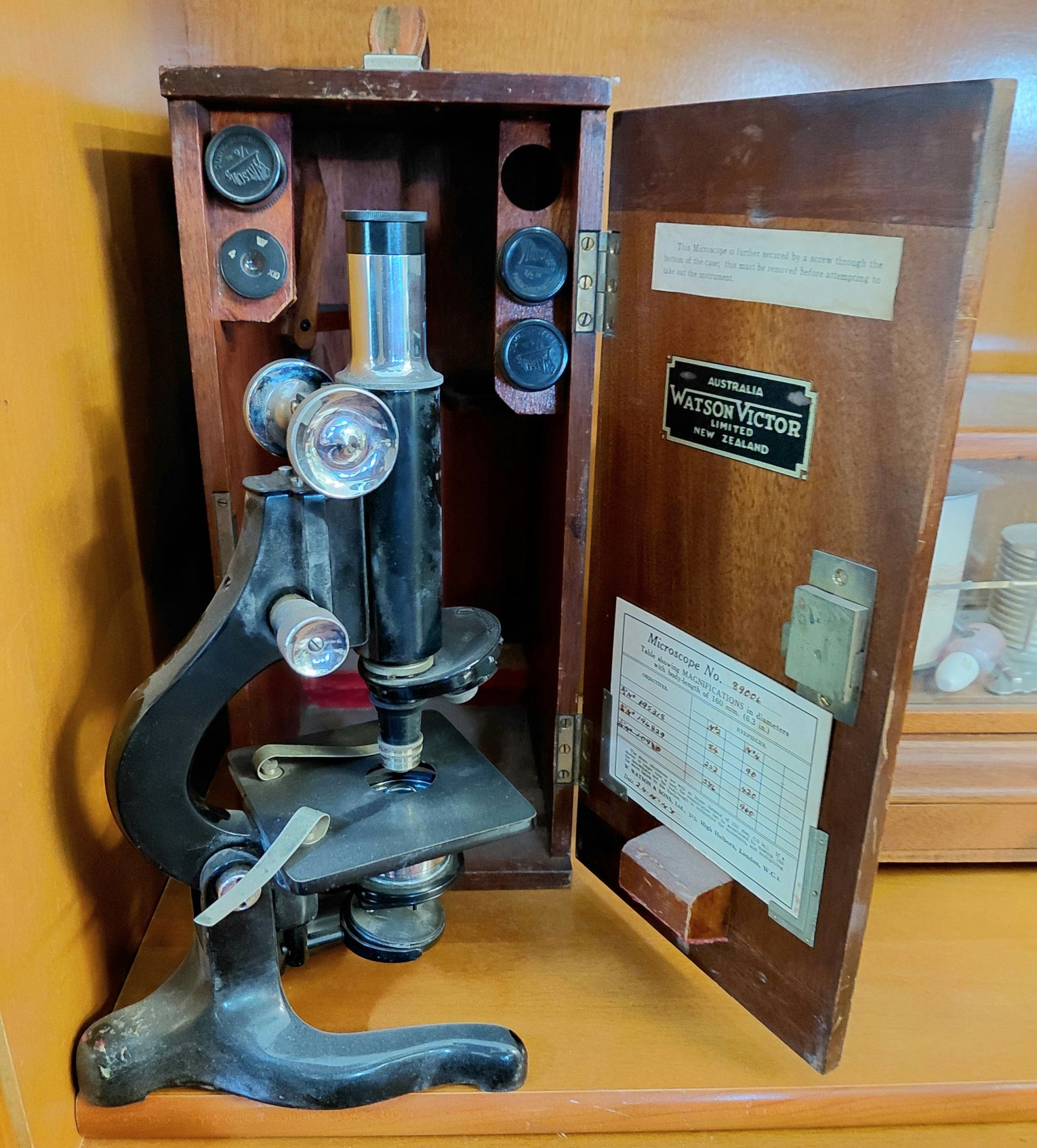 124 · AUSTRALIAN WATSONS VICTOR TABLE MICROSCOPE