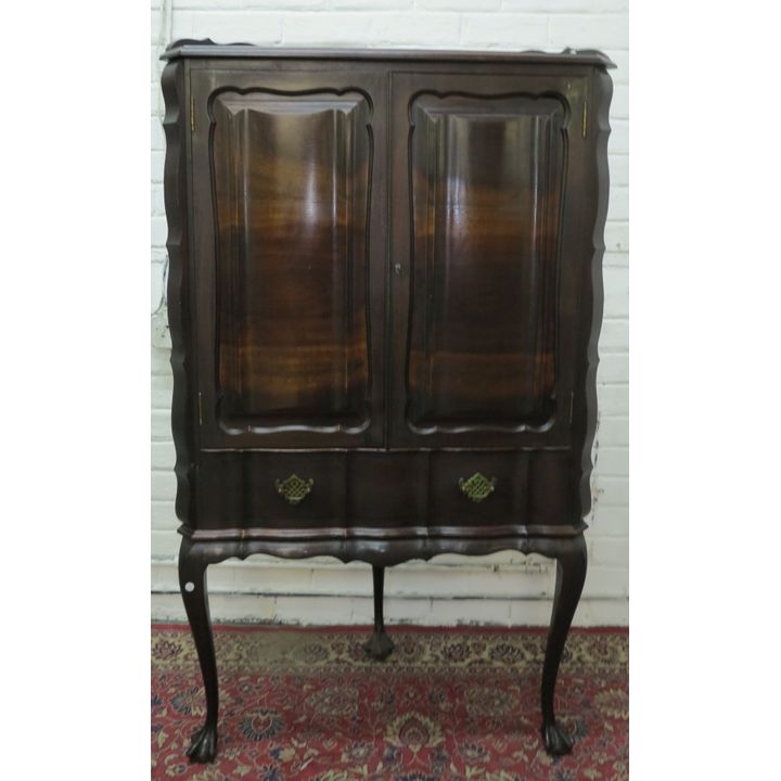 CORNER DRINKS CABINET