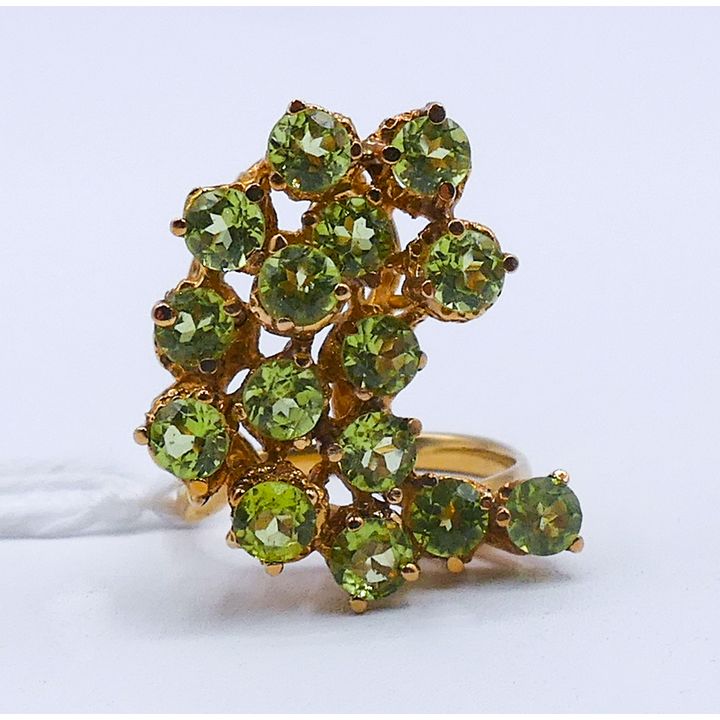 Ladies 18k Peridot Spray Ring Size 7.5 - 9.2 Grams