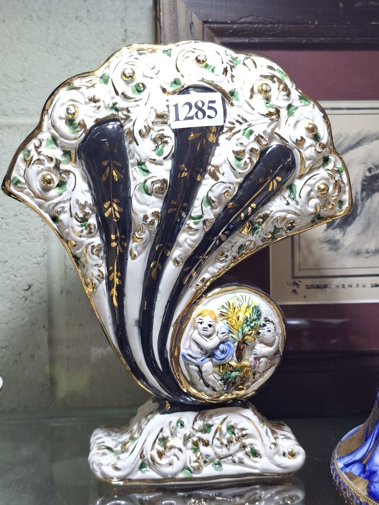 1285 · CAPODIMONTE FAN VASES