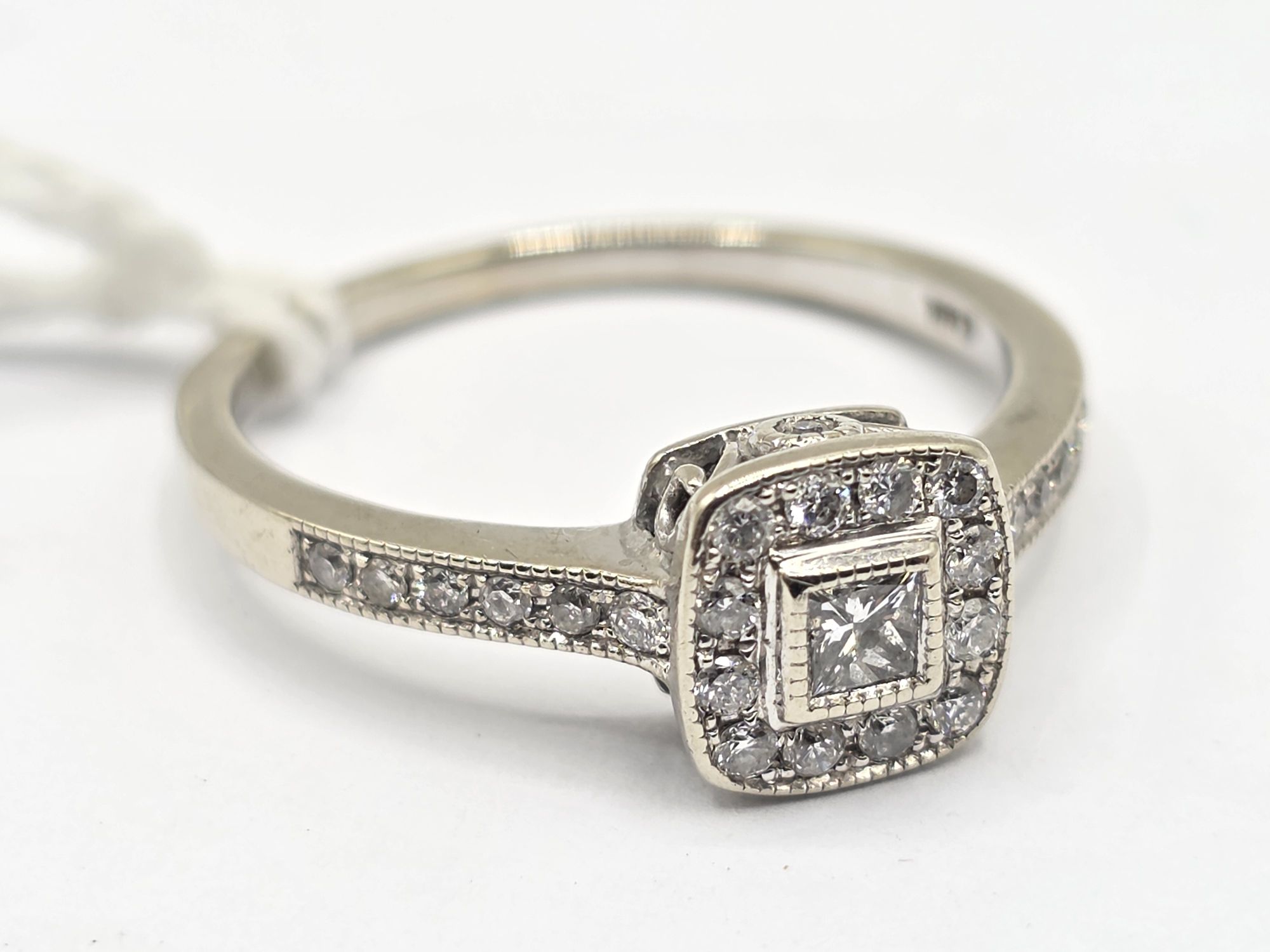 10ct Gold Diamond Ring