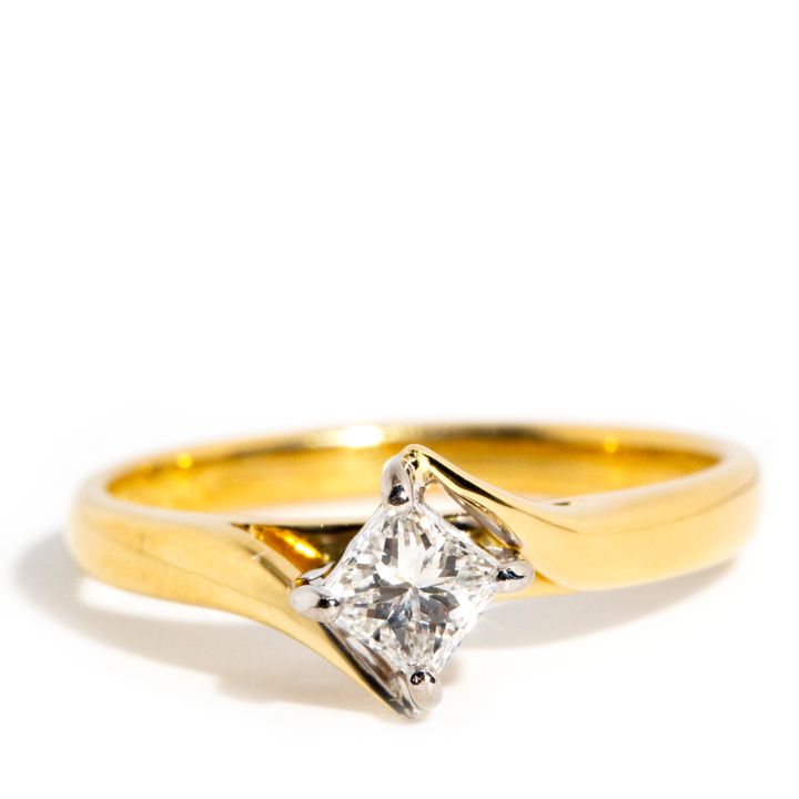 Princess cut Solitaire Ring 18ct Gold,