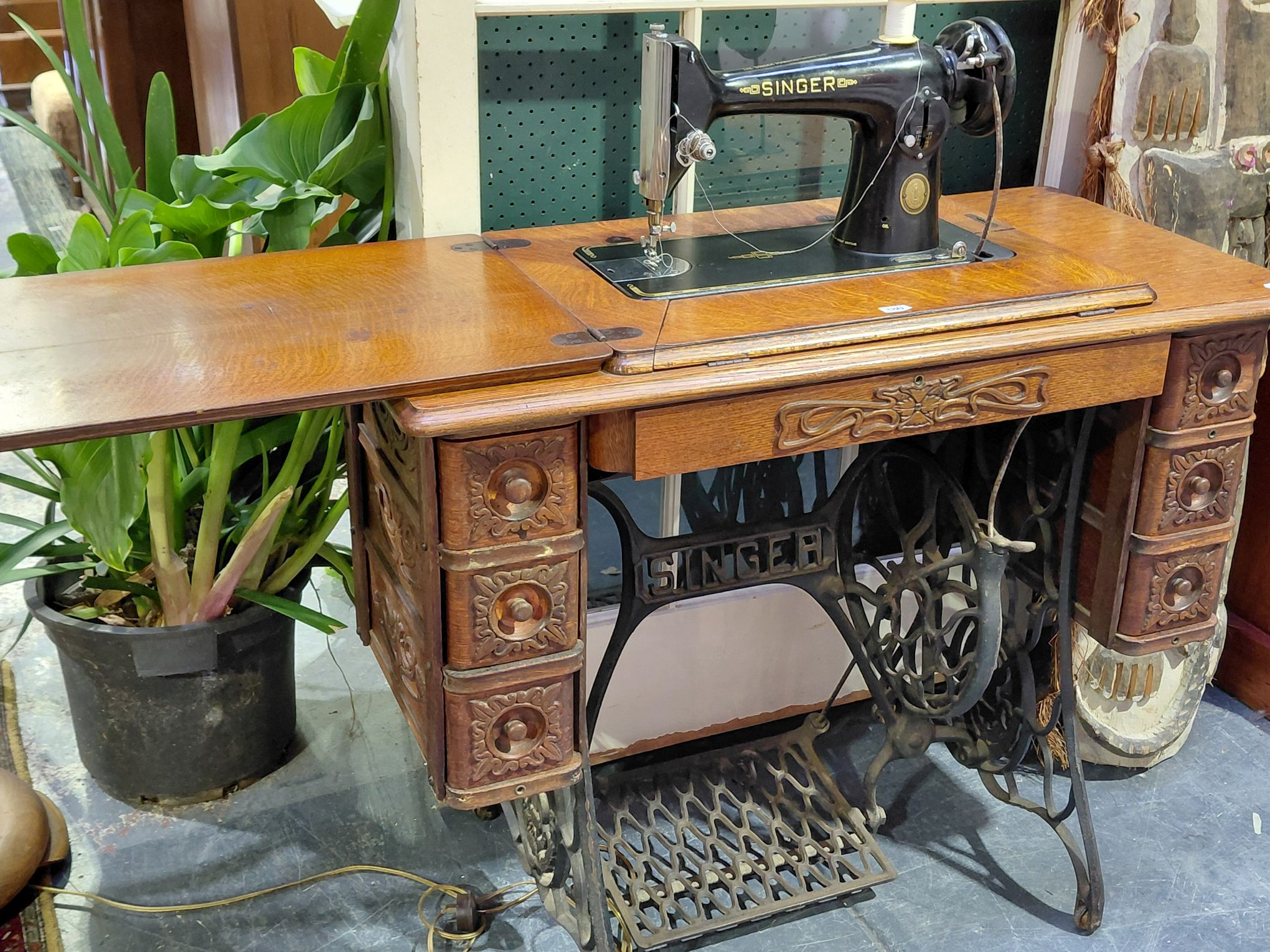 380 · SINGER TREADLE SEWING MACHINE
