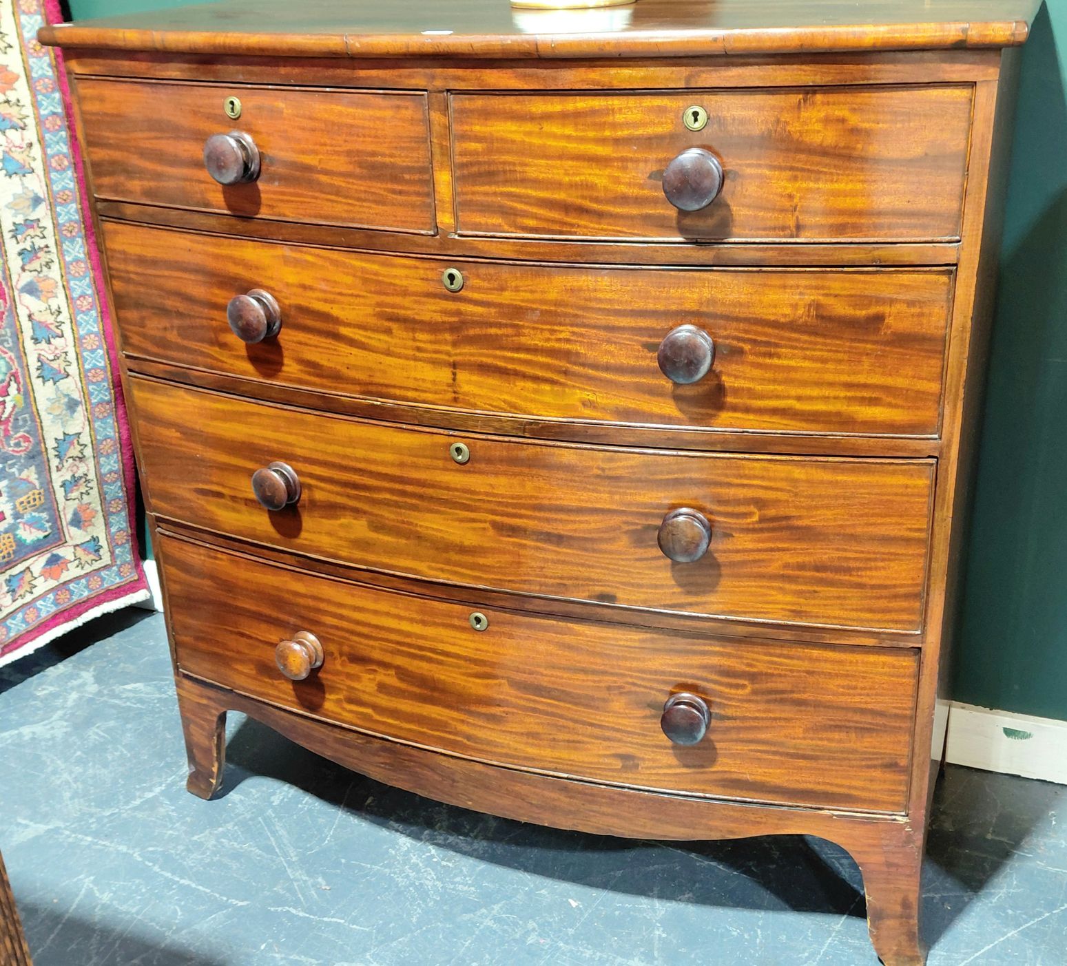 620 · GEORGIAN BOW FRONT CHEST