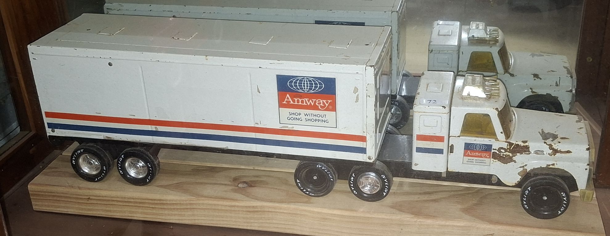 172 · VINTAGE TIN TRUCK