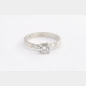 LOVELY PLATINUM RING 5 GRAMS SET WITH 0.32CT BRILLIANT CUT DIAMOND