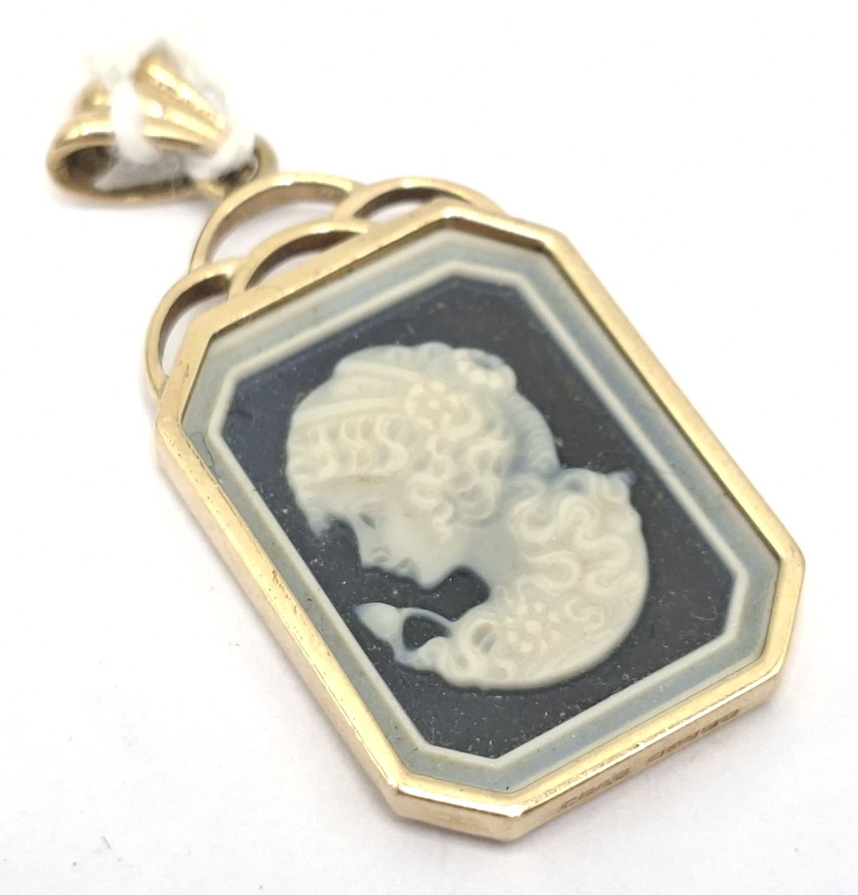 1153 · 9CT CAMEO PENDANT