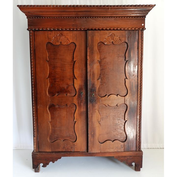 LARGE OAK CUPBOARD