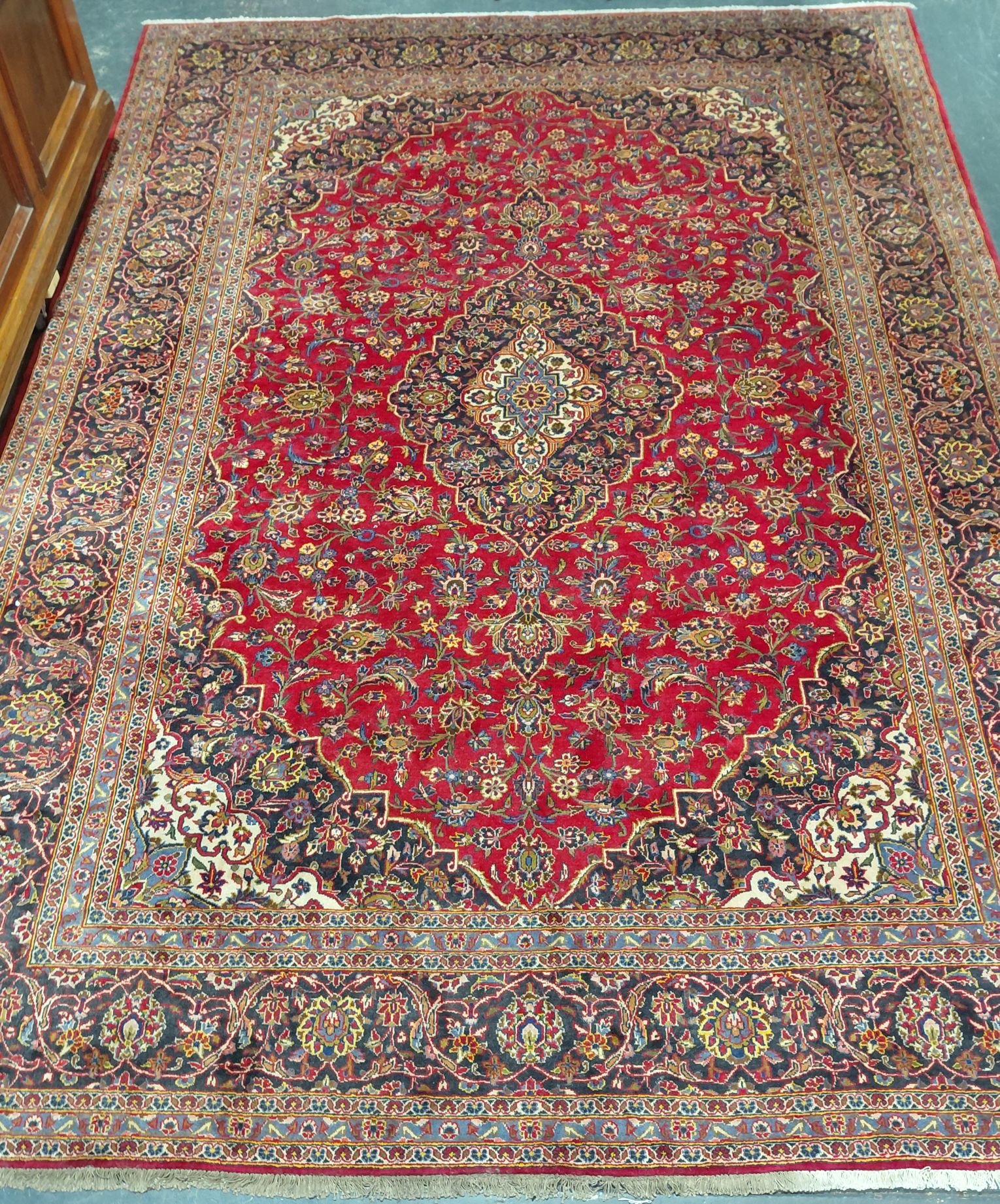 663 · PERSIAN KASHAN RUG