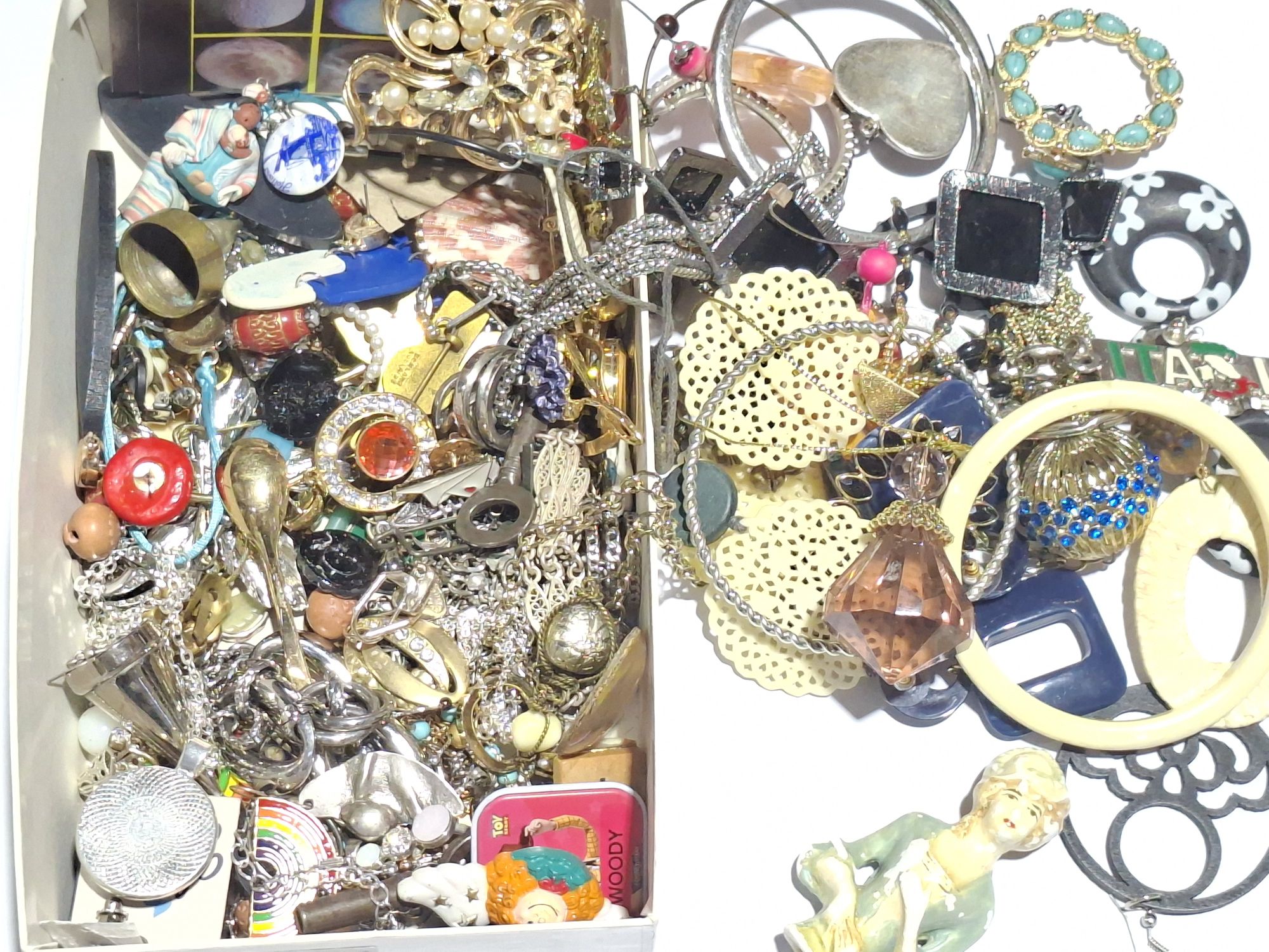 Vintage Costume Jewellery And Collectables