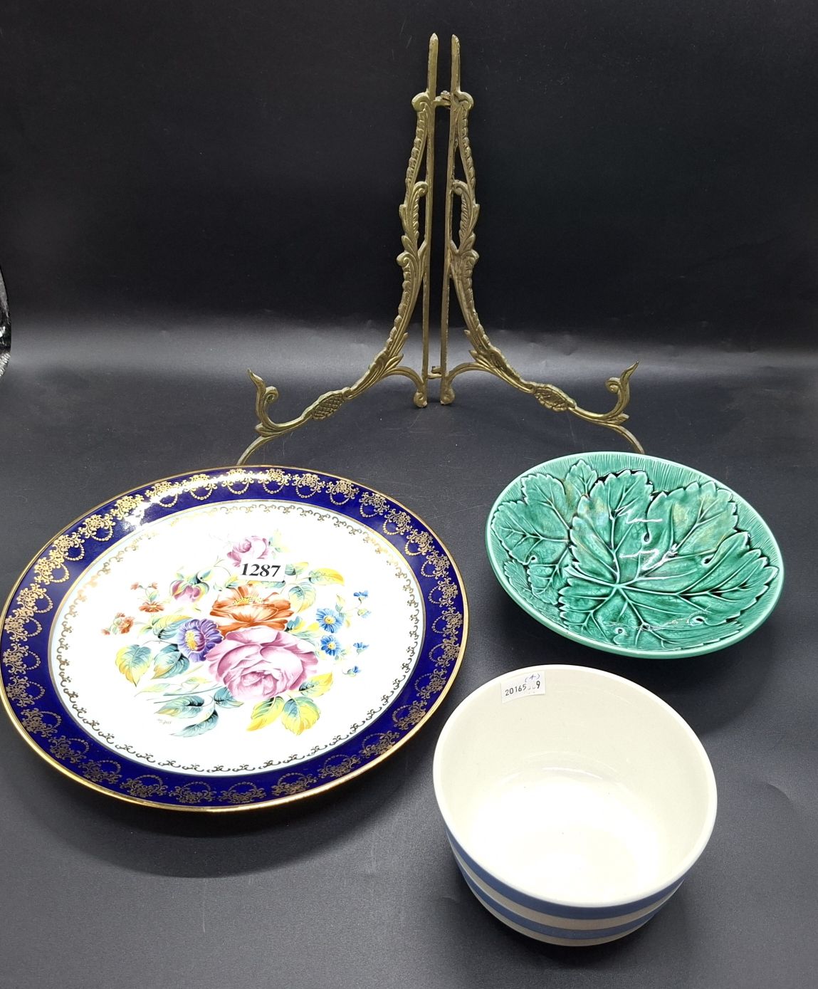 CERAMICS AND PLATE STAND