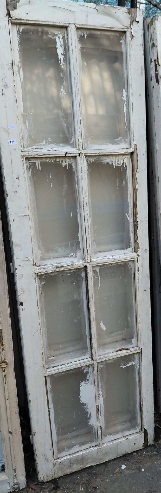 371 · GROUP OF DOORS