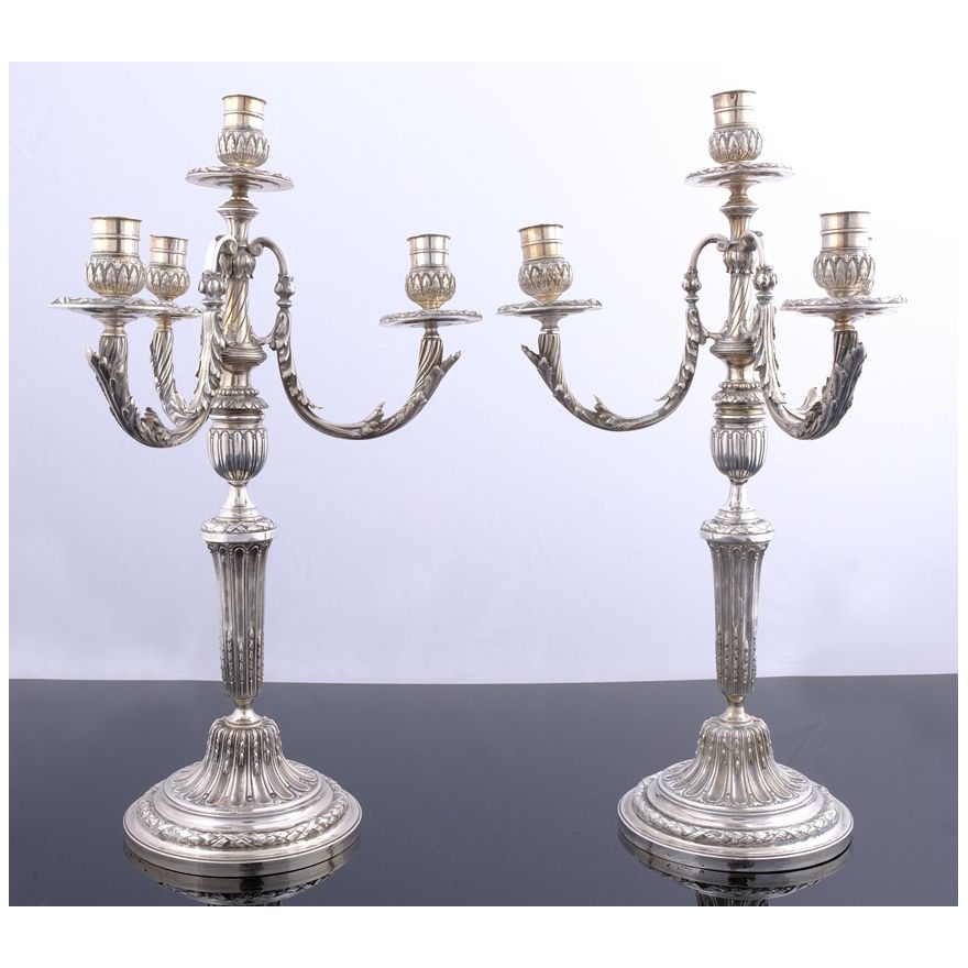 Paire de bougeoirs en argent français BOIN TABURET de style Louis XVI. France, fin XIXème