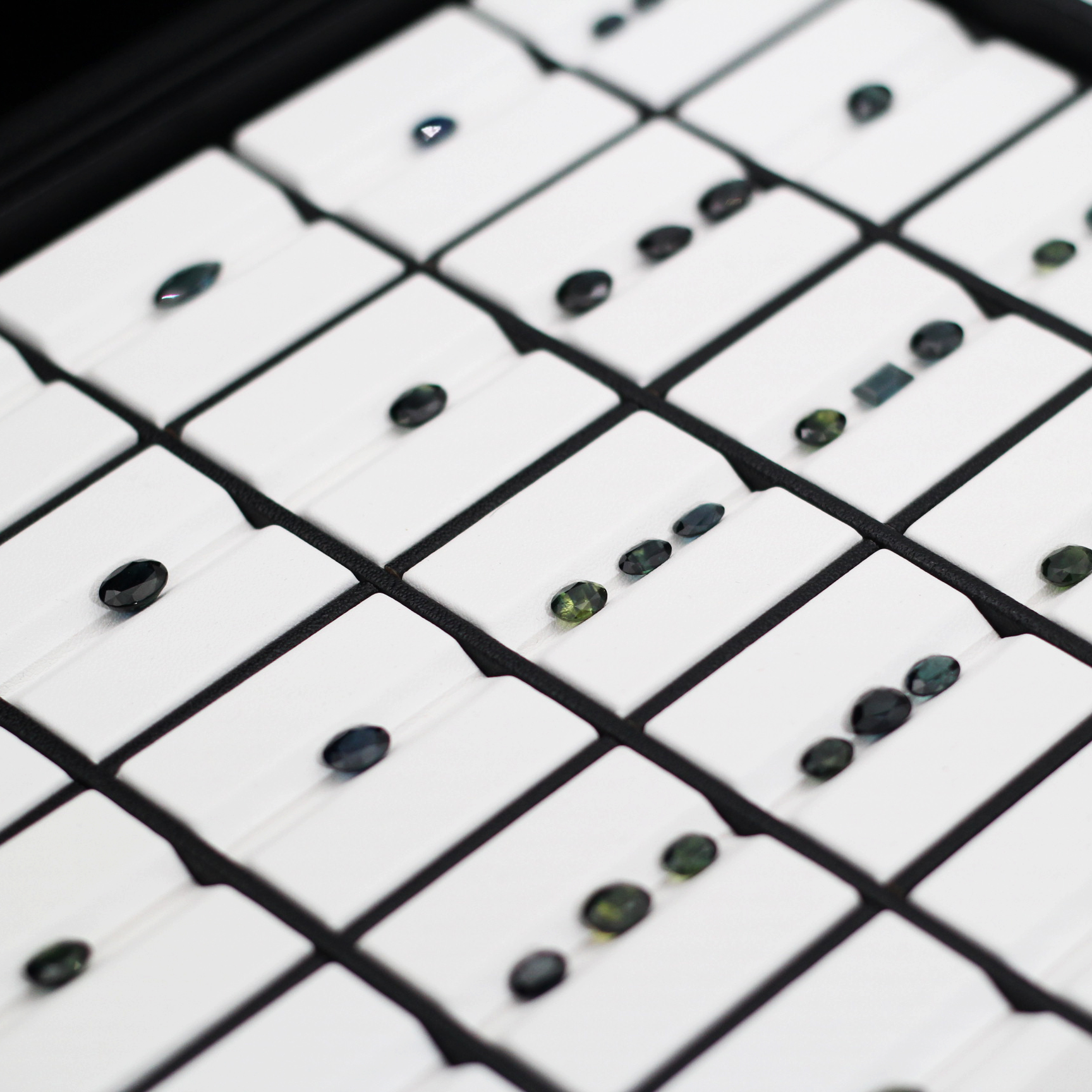 347. · 83.6ct of Australian Sapphire  Gemstones in Jewellers Tray