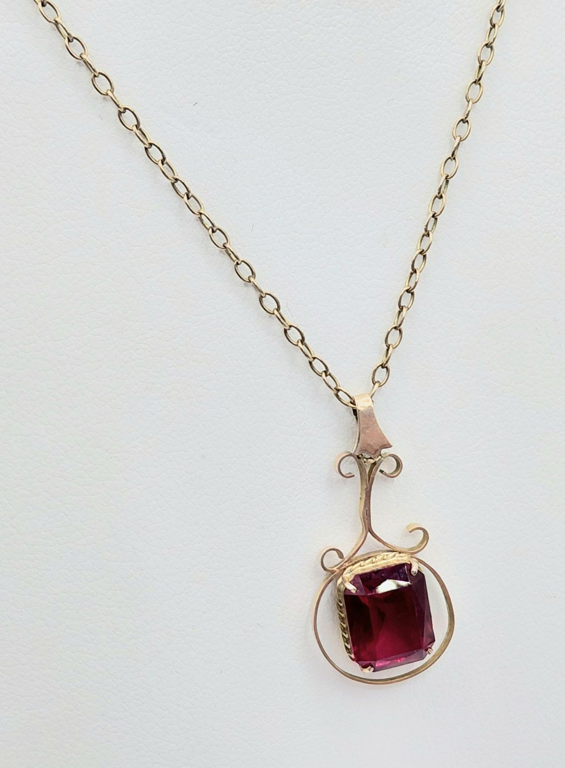 9ct Gold Pendant And Chain