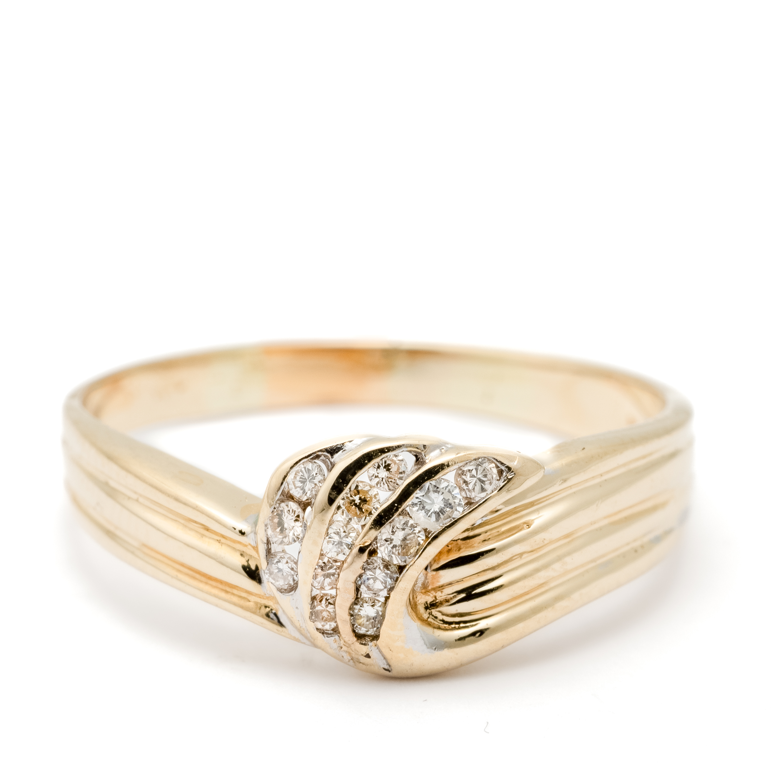 276 · 14ct Gold Diamond Ring