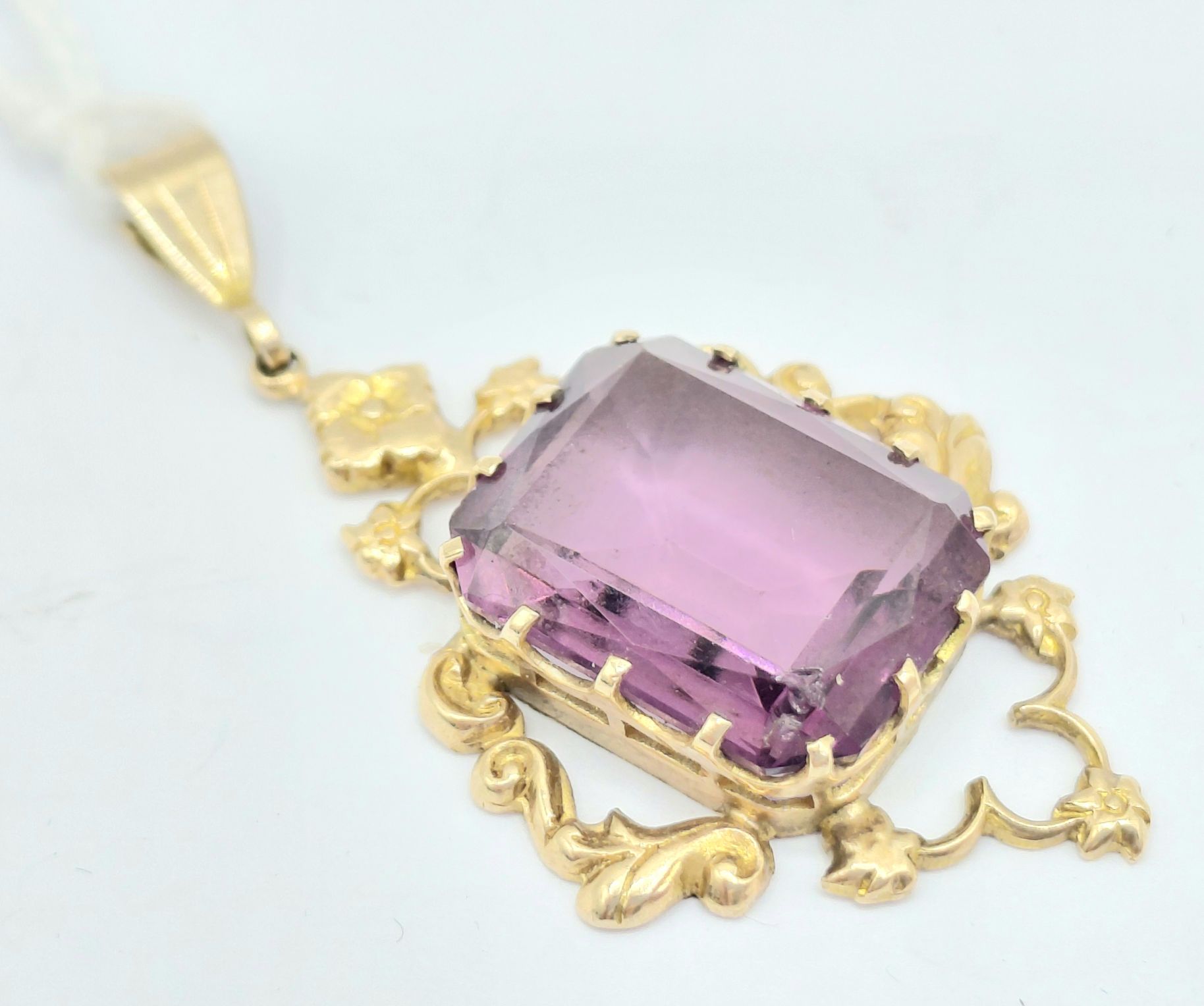9ct Yellow Gold And Paste Pendant