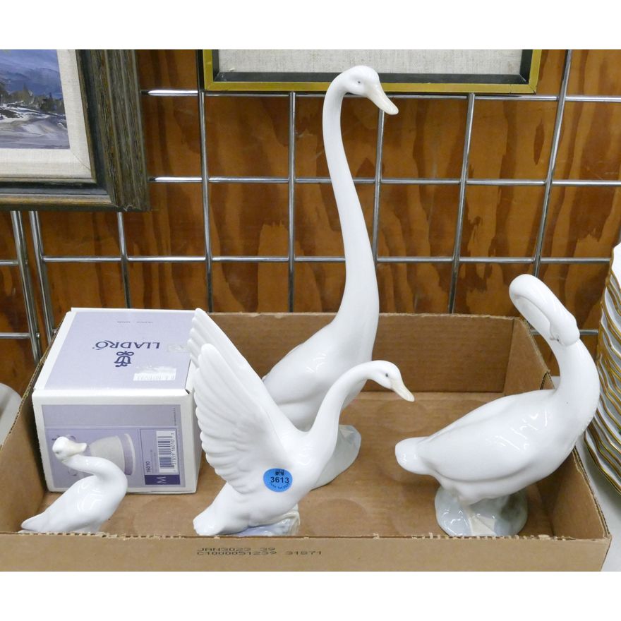 Box 5pc Lladro Nao Swan Figures etc.