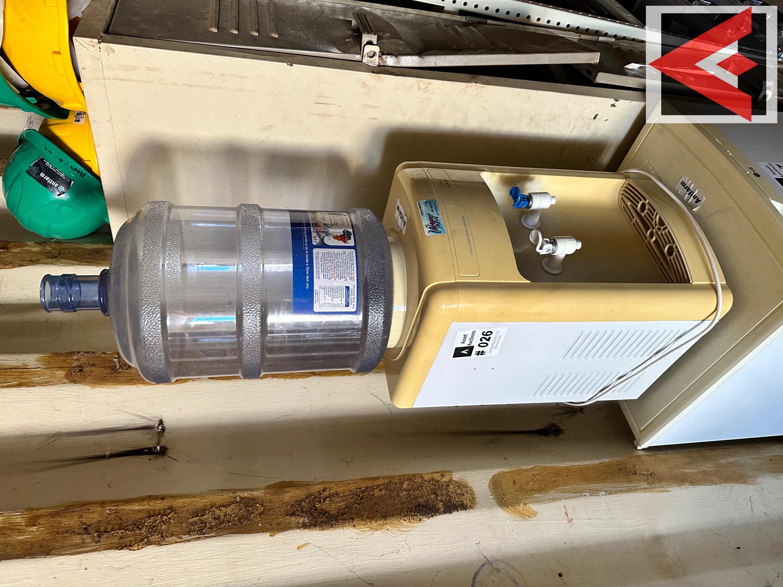 1 X LOT WATER DISPENSER Asset Auctions